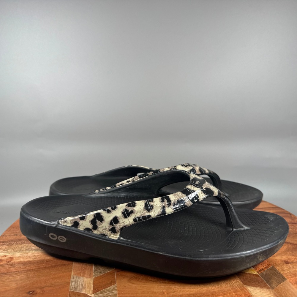 OOFOS OOlala Limited Edition Leopard Print Recovery Flip Flop Sandals Womens 9